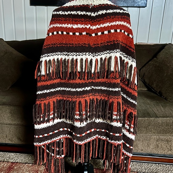 Vintage • Southwestern• Alpaca Fabric • Brown/Beige • One Size • Fringe • Poncho - Picture 9 of 14